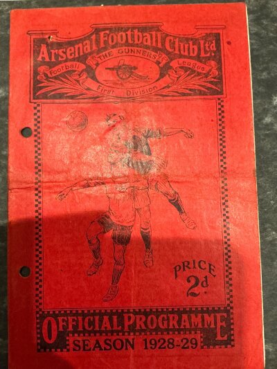 1928 - 1929 Arsenal v Sheffield Wednesday Football Programme: Fair condition league match with no team changes. Rusty staples holding firm. Punch holes