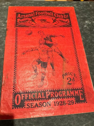 1928 - 1929 Arsenal v Stoke Football Programme: Fair condition FA Cup match with team changes and score noted. Rusty staples holding firm. Some leaching of cover colour to other areas