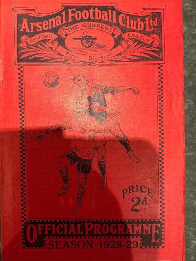 1928 - 1929 Arsenal v Cardiff Football Programme: Good condition league match with no team changes. Rusty staples holding firm.