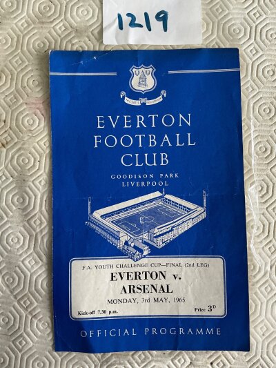 1965 Youth Cup Final Football Programme: Everton v Arsenal 4 pager in good condition with no writing.