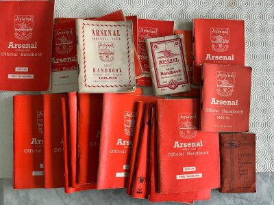 Arsenal Football Handbooks: Nice collection to include 39/40 48/49 49/50 50/51 then a further 19 from 53/54 to 81/82. C/W 39 Gunflash magazines, a few books and annuals and some small signed photos.