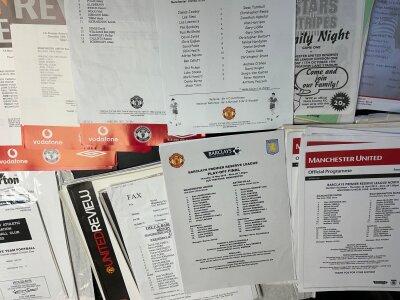 Manchester United Reserve Football Programmes: Home and away from 89/90 to 2011/12. Excellent with minor duplication. Some Lancashire League A matches included. (est 300+)