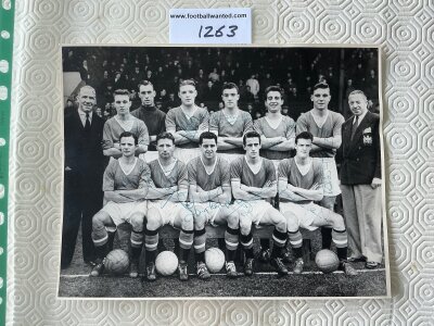 Manchester United Busby Babes Signed Football Press Photo: Incredibly rare chance to get a photo of this great 57/58 team signed by all 11 players pictured plus Matt Busby. Only Jimmy Murphy in blazer has not signed this. Autographs include Colman Wood ( hard to see on dark goalkeepers shirt ) Jones Foulkes Pegg Edwards Berry Byrne Taylor Viollet and Whelan. This photo was used in a newspaper with heading United The team of the century. Genuine item with press stamp to rear. This team was sadly depleted after the Munich Tragedy in which 8 of these players pictured died.