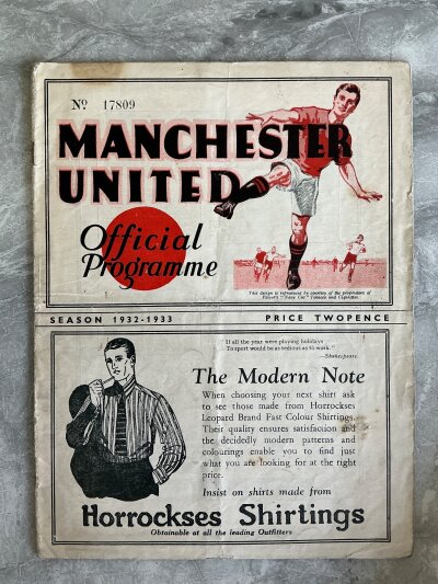 32/33 Manchester United v Burnley Football Programme: Good condition league programme with team changes. Light fold.
