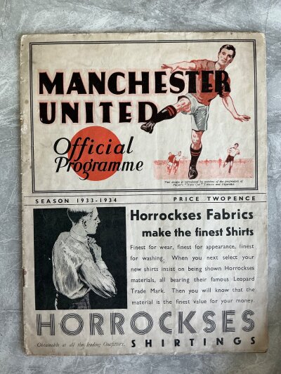 33/34 Manchester United v Bolton Football Programme: Good condition league programme with no team changes. Rusty staples holding firm.