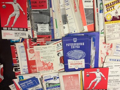 Bradford Park Avenue Away Football Programmes: Around 250 from 56/57 and through the 60s in excellent condition. Spotted some nice issues including League Cup. Duplication. (Est 250)