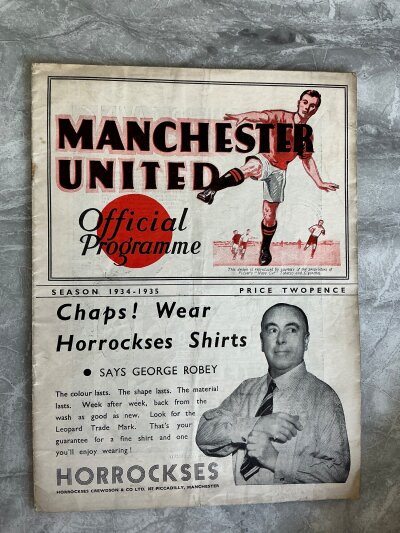 34/35 Manchester United v Newcastle Football Programme: Good condition league programme with no team changes. Rusty staples holding firm.