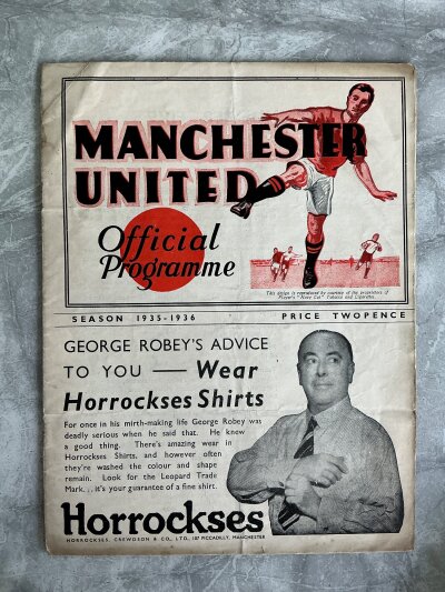 35/36 Manchester United v Fulham Football Programme: Good condition league programme with no team changes. Spine has some splitting.