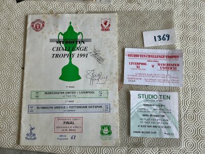 1991 Studio Ten v Manchester United Programme + Tickets: Programme for semi final matches Man Utd v Liverpool which doubles up as Plymouth v Tottenham which has a couple of autographs. C/W ticket for semi final Liverpool v Manchester United and play offs involving above 4 teams two days later.