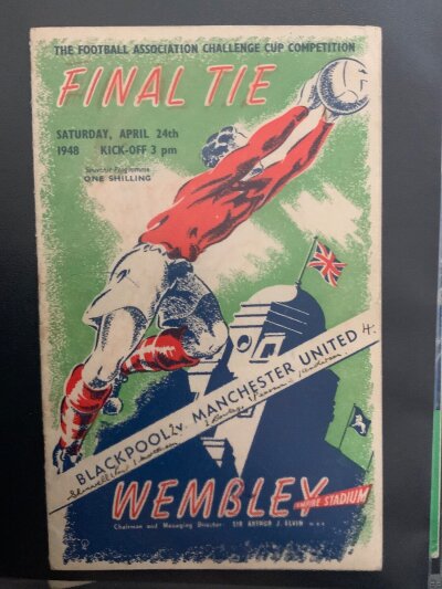 Manchester United FA Cup Final Football Programmes: 48 57 58 63 76 77 79 83 85 90 + replay 94 95 96 99 2004 2005 2007;2016 2018. Excellent condition in 2 folders with additionally a few semi finals.