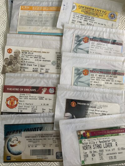 Manchester United Football Tickets: Both home and away including FA Cup, League Cup, European and League. From the late 90s onwards in very good condition. (50)