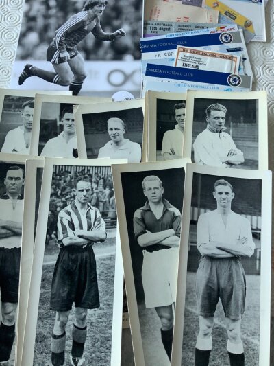 Football Memorabilia Collection: Includes press photos, tickets, Topical Times portraits, Typhoo tea cards, Arsenal autographs, the booklet that is always missing from the Caxton 1960 set and much more. Instructions to sell.