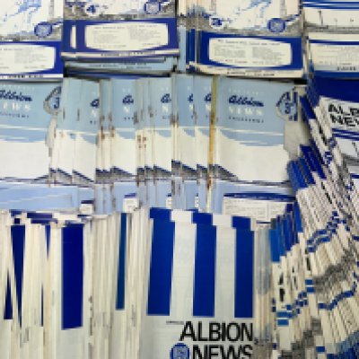West Brom Home Football Programmes: Around 40 from the late 50s with rusty staples. There are around 500 x 60s spanning the decade. Mainly good condition with heavy duplication. (est 550+)
