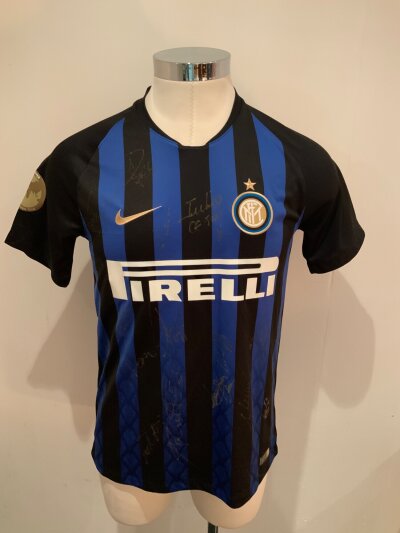 Inter Milan 2016 2017 Signed Football Shirt: White short sleeve shirt. Number 9 Bale to rear. Signed to rear by the player.