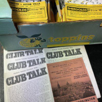 Oxford United Home Football Programmes: Around 200 from the late 60s plus over 100 from the early to mid 70s. Mainly good condition with duplication. (est 300+)