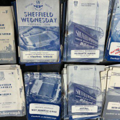 Sheffield Wednesday Home Football Programmes: 25 x mid to late 1950s and around 250 spanning the 60s. Mainly good condition with duplication. (275)