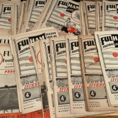 Fulham Home Football Programmes: 60 from the 50s then a further 61 from 60/61 + 61/62 in mainly good condition with duplication. (121)