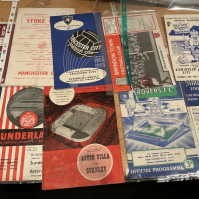 League Cup Semi Final Football Programmes: Includes 1961 Shrewsbury v Rotherham, 1962 Blackburn v Rochdale, Aston Villa v Burnley replay at Man Utd, 63 Sunderland v Aston Villa, 1964 Stoke v Man City + West Ham v Leicester, 1965 Leicester v Plymouth. Near complete after that until 2013 in excellent condition. (est 150)
