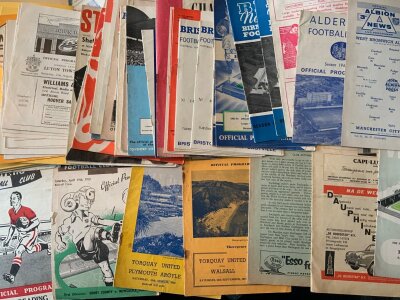 Football Programme Box: Wide range of clubs from the 50s onwards to include some handbooks. 61/62 Netherlands v London Combination, 57/58 Darlington v Southport 8 3 1958 which has word postponed written to cover, 3 signed Tottenham programmes. Over 100 from the 1960s include Brighton Luton and a wide range of home clubs. (est 200)