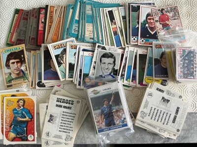 Chelsea Football Card Collection: From makers such as A + BC, Topps, Merlin, Futura, The Sun, Panini and more. Good condition. (est 300)