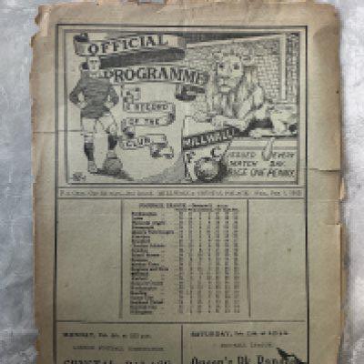 1921 - 1922 Millwall v Crystal Palace Football Programme: Poor condition 4 page FA Cup replay programme with score and scorers noted inside. Tatty edges with tears and a worn spine.
