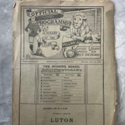 1922 - 1923 Millwall v Portsmouth Football Programme: Fair condition 4 page league programme with score and scorers noted inside. Slightly tatty edges. 