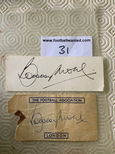 Bobby Moore England + West Ham Football Autographs: England luggage label with creasing one side stating The Football Association London the other having. The FA crest which is signed in biro by Bobby Moore. Additional there is a white card with another undedicated genuine autograph of him. (2)