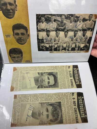 Manchester City 1956 Signed Football Cuttings: Many cuttings stuck down neatly to white paper in collectors folder. Includes Man City team groups signed by 7 and 9 plus a further 18.