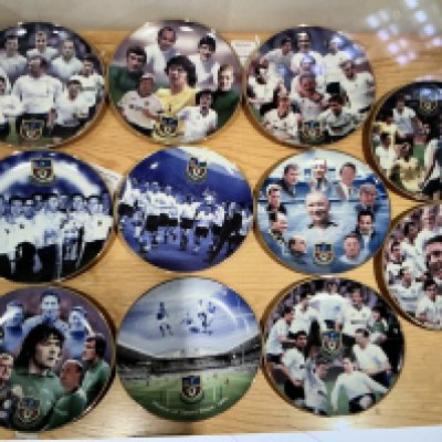 Tottenham Legends Boxed Collectors Football Plates: Produced by Danbury Mint. Titles such as 61 Double, 1951 League Champions, Managers, Most Appearances etc. 11 plates with 8 original boxes. Good. (11)