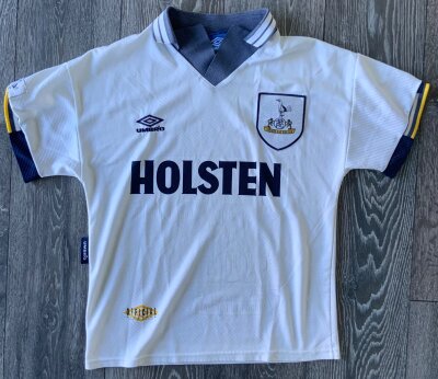Tottenham 1993 - 1995 Football Shirt: Umbro short sleeve home shirt with Holsten sponsorship. Original replica shirt in size small. Good.