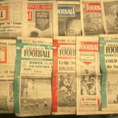 France Football 1950s Newspapers: Excellent condition 12 page newspapers from the mid 1950s covering predominantly French Football but European also. (10)