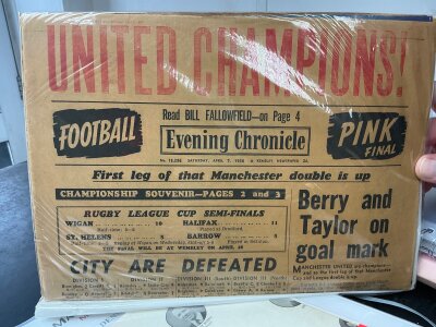Manchester United Football Memorabilia Folders: 5 large folders containing a wide range of interesting items. Includes 1949 Liverpool Boys v Manchester Boys final at Everton, few items from the estate of Stan Pearson, menus, 1966 World Cup booklet regarding Manchester, 1956 newspaper with headline United Champions, magazines, John Anderson tenancy agreement for house in Nottingham after transferring, 1980s statement of accounts and annual reports plus more.