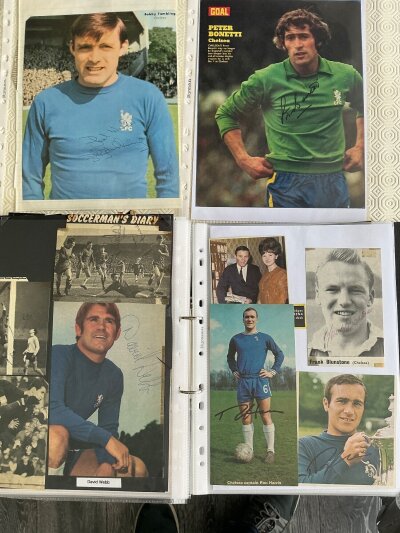 Chelsea Signed Football Magazine Pictures: Folder containing a quantity of various size pictures of players mainly from the 50s and 60s with some later. (est 200)
