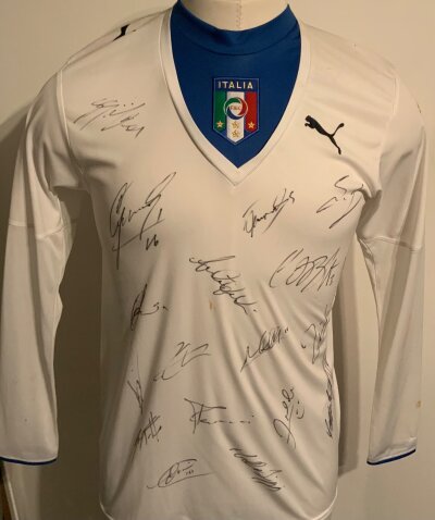 Italy 2006 World Cup Squad Winning Signed Football Shirt: White away long sleeve shirt signed to front by 16. Tiny marks.