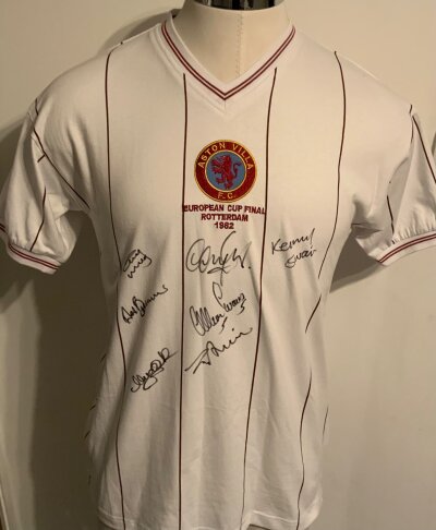 1982 Aston Villa Signed European Cup Final Football Shirt: Replica white short sleeve shirt with European Cup Final Rotterdam 1982 embroidered underneath Aston Villa badge.  Signed clearly by 7 including Swain Evans and Bremner.