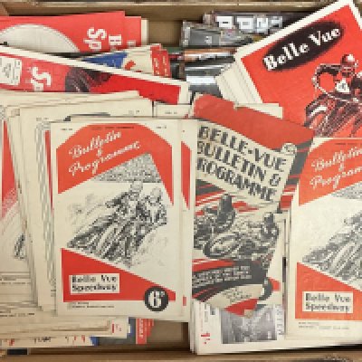 Kings Lynn + Belle Vue Speedway Programmes: Mainly modern although a quantity of Belle Vue from the 50s and some earlier. (2 boxes)