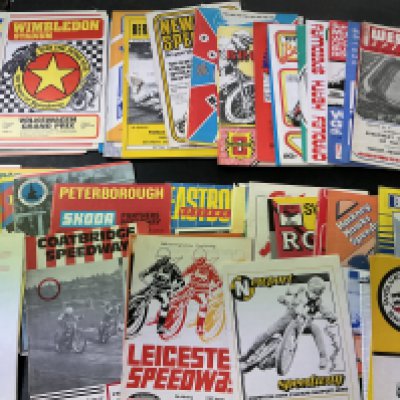 World Championship Speedway Programmes: From many different venues mainly from the 70s onwards. Good. (75)