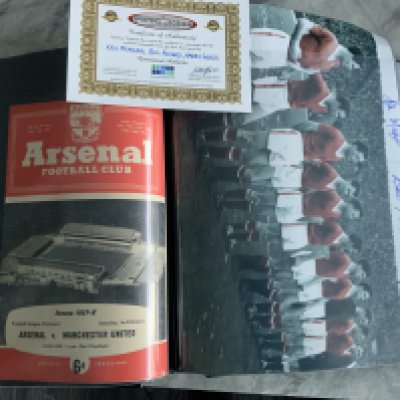 Manchester United Busby Babes Football Programmes: Folder containing home programmes from 57/58 to include Shamrock Everton Aston Villa Charity Shield AC Milan Bolton Sheffield Wednesday league with filled out team plus cup Notts Forest. Aways include Shamrock and the famous match at Arsenal which was the last of the Busby Babes on British soil. There is a photo of the last line up signed by Gregg Foulkes and Morgans plus 3 programmes from 56/57. Folder. 