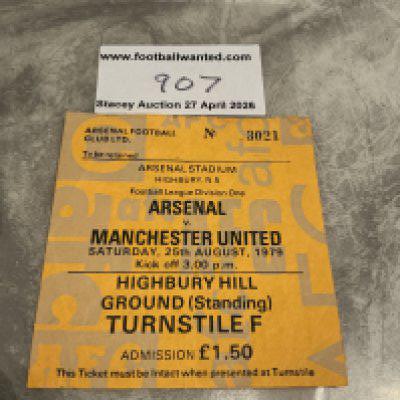 79/80 Arsenal v Manchester United Football Ticket: 1st division match ticket dated 25 8 1979 in very good condition with light fold. Only a few months after their FA Cup final meeting. 