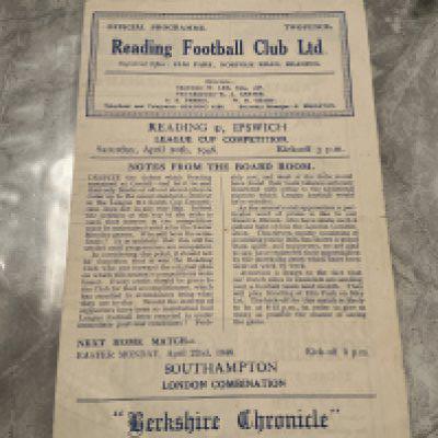 45/46 Reading v Ipswich Town Football Programme: Excellent condition 4 pager dated 20 4 1946 for the 3rd division cup. No team changes. 