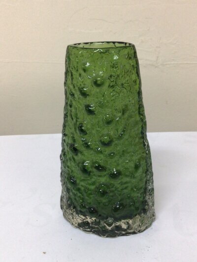 A Whitefriars green glass cucumber vase designed by Jeffrey Baxter. No obvious damage hight 18cm