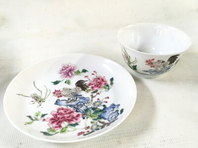 Chinese famille rose porcelain small dish and bowl with hand-painted bird and floral designs. Dish 11cm wide and bowl 4cm tall