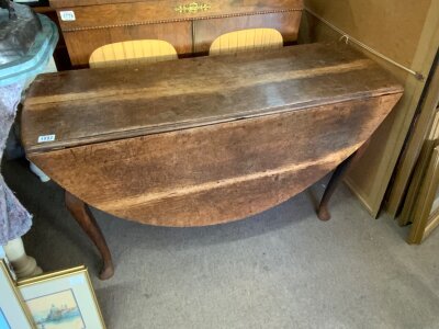 A large Victorian  oak dining table. NO RESERVE
