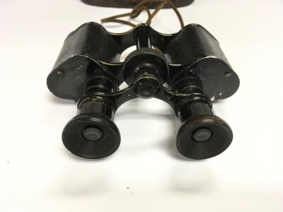 A set of cased WW1 binoculars.