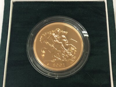 A 2001 uncirculated £5 gold sovereign with box and COA