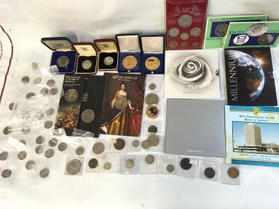 A mixed collection of coinage including 10p A - Z series