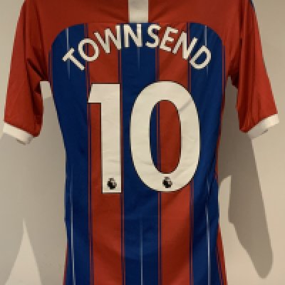 Crystal Palace 2019 2020 Match Issued Football Shirt: Blue and Red short sleeve number 10 Puma shirt issued to Andros Townsend. L with crew-neck collar and embroidered Crystal Palace FC. Good condition with Black Lives Matter badge to right sleeve.