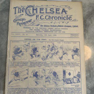 1928 - 1929 Chelsea v Hull City Football Programme: Ex bound division 2 programme in excellent condition with no team changes. Covers intact.