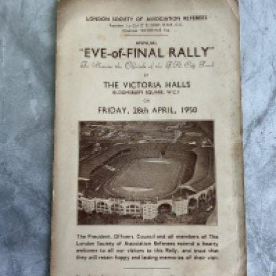1950 FA Cup Final Eve Of Rally Football Programme: 4 page card for the Arsenal v Liverpool final. Eve of the final rally is an annual event attended by the referee and linesmen in London the night before the final. Excellent.