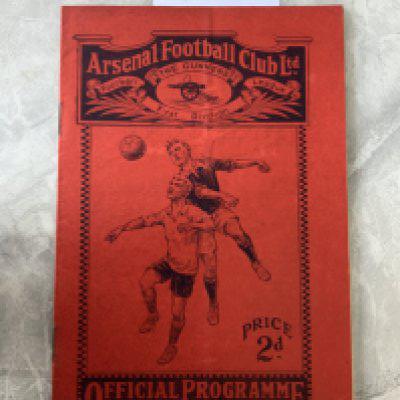 1925 - 1926 Arsenal v Aston Villa Football Programme: Good condition FA Cup match dated 24 2 1926. Rusty staples holding firm. Team change and score. Light fold.